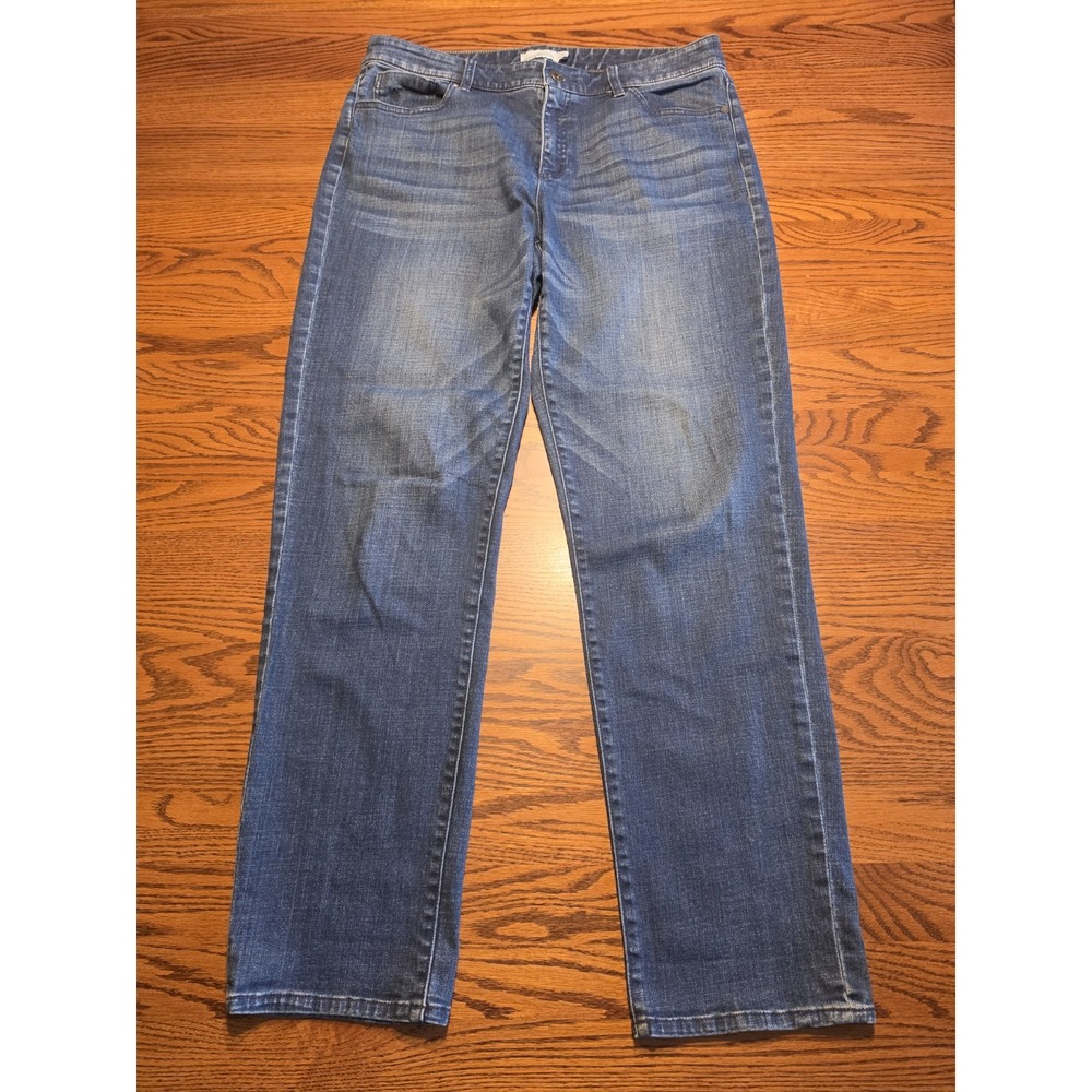 LL Bean Signature Jeans Womens 8 Blue Straight Leg Stretch Distressed Denim